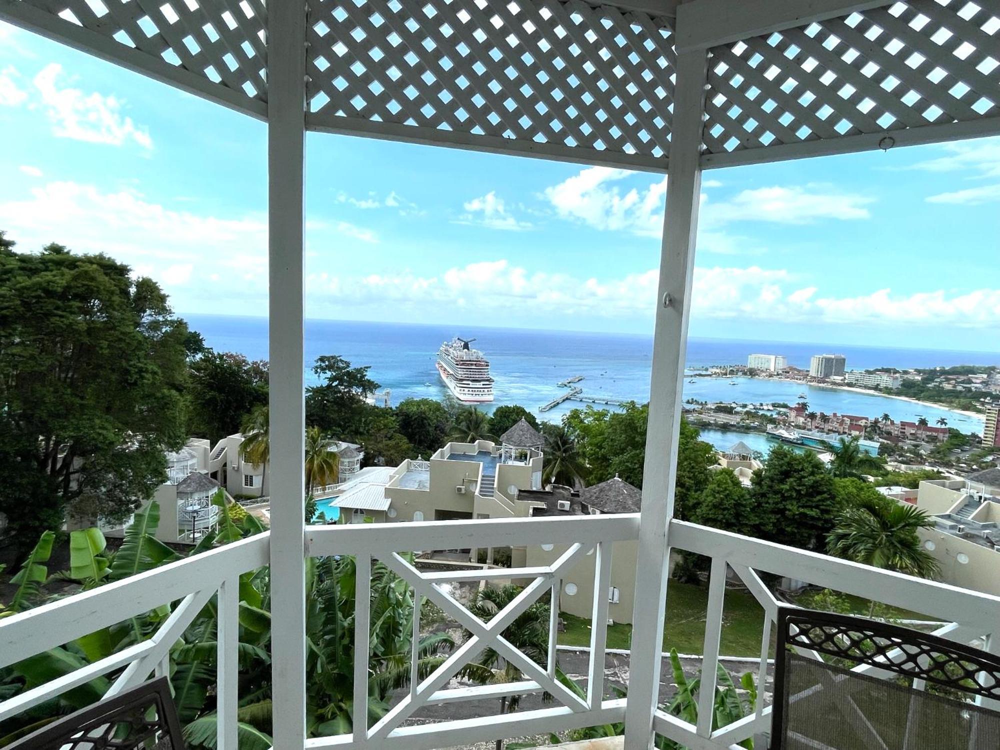 Oceanbreeze Jamaica Penthouse, 7-Minute Walk To Beach Ocho Rios Luaran gambar