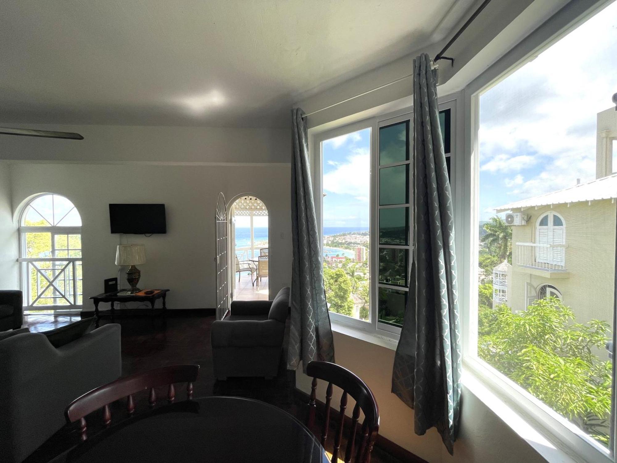 Oceanbreeze Jamaica Penthouse, 7-Minute Walk To Beach Ocho Rios Luaran gambar