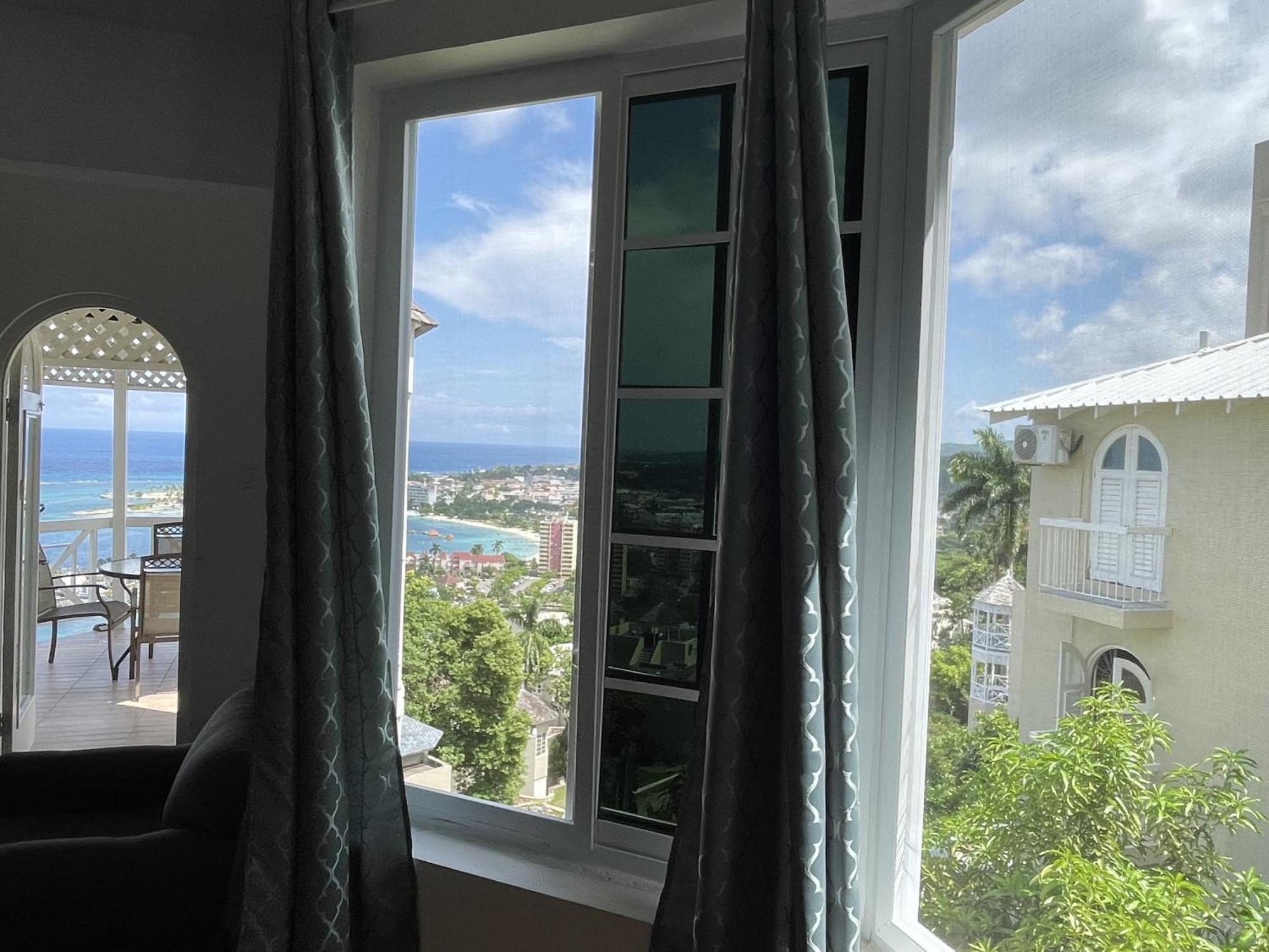 Oceanbreeze Jamaica Penthouse, 7-Minute Walk To Beach Ocho Rios Luaran gambar