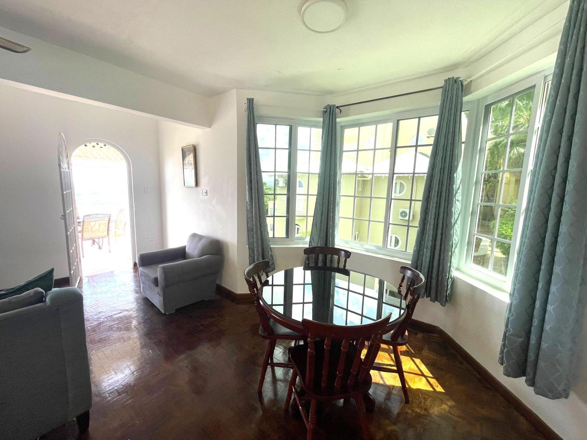 Oceanbreeze Jamaica Penthouse, 7-Minute Walk To Beach Ocho Rios Luaran gambar