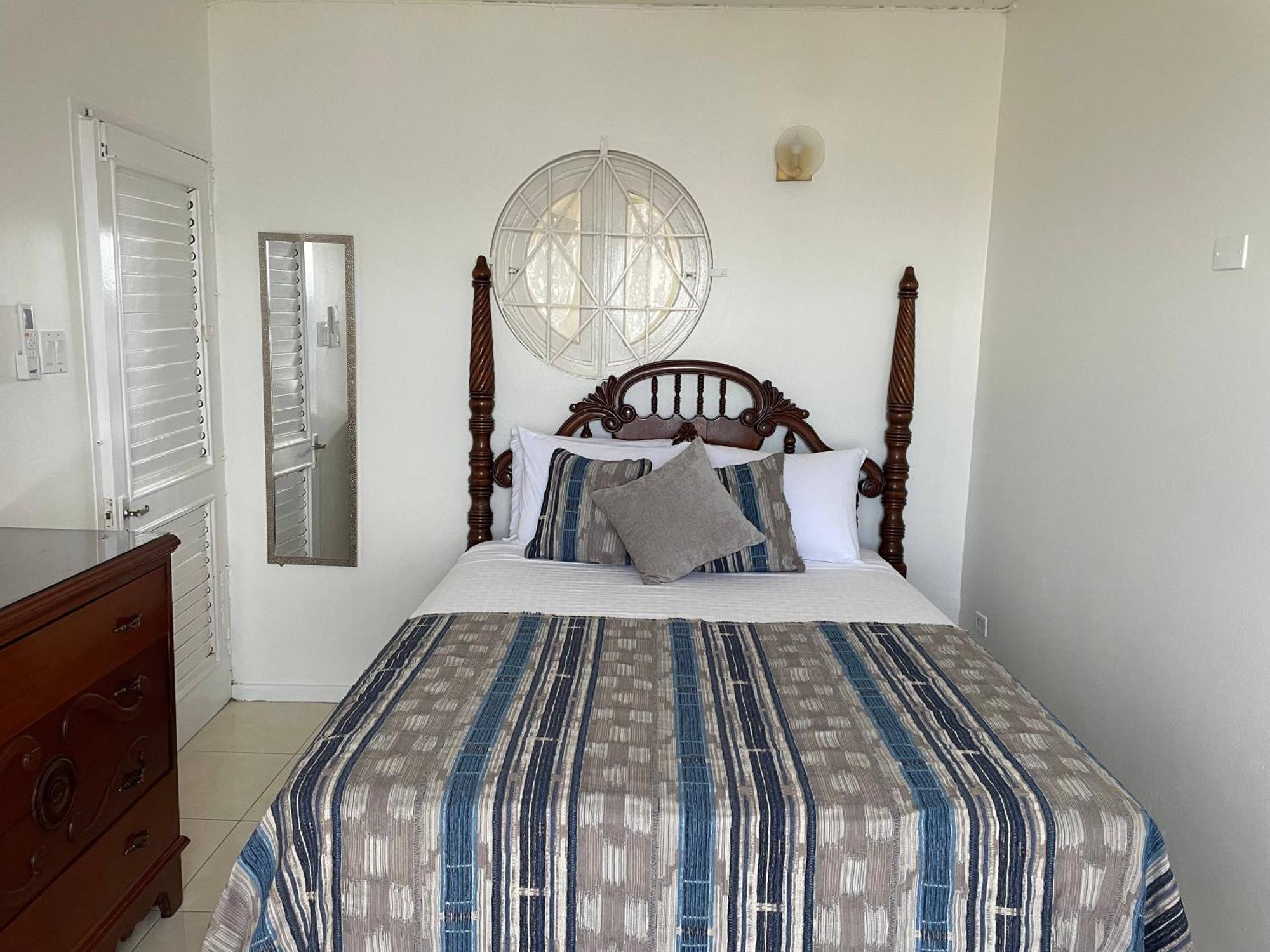 Oceanbreeze Jamaica Penthouse, 7-Minute Walk To Beach Ocho Rios Luaran gambar