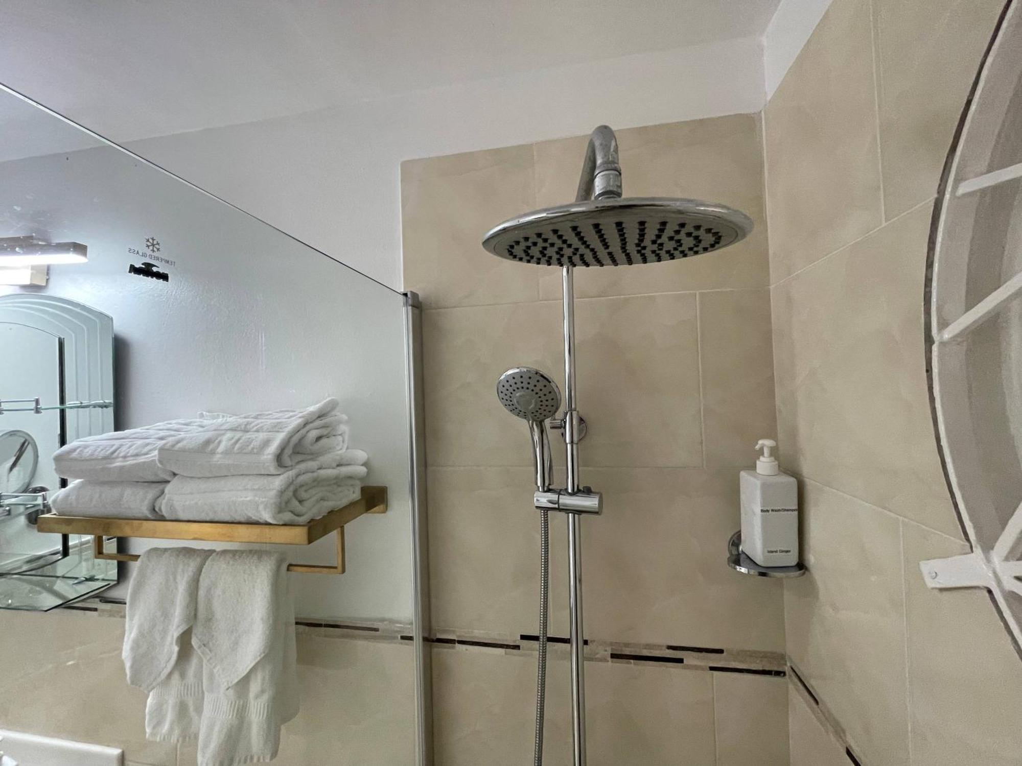 Oceanbreeze Jamaica Penthouse, 7-Minute Walk To Beach Ocho Rios Luaran gambar
